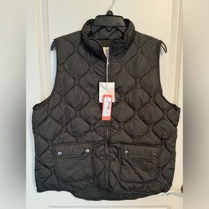 Puffy Vest in Olive with functional front pockets. Size L (10-12)